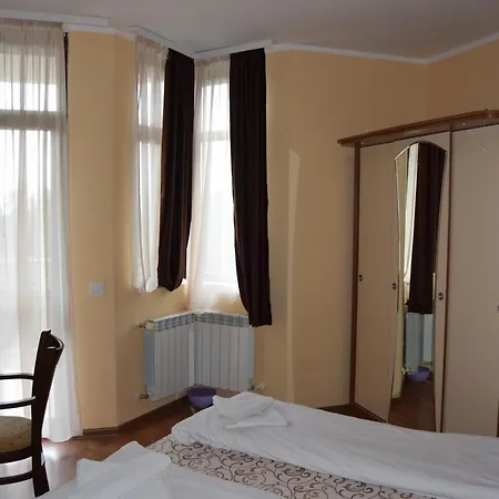 Persey Flora Hotel de apartamente Boroveț