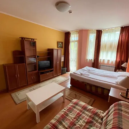 Persey Flora Apartahotel 3*