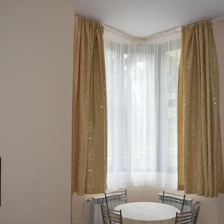 Persey Flora Apartmanhotel Borovec