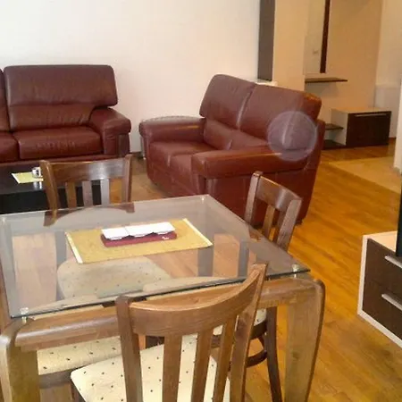 Lejlighedshotel Persey Flora 3*