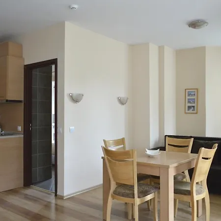 Persey Flora Hotel de apartamente Boroveț