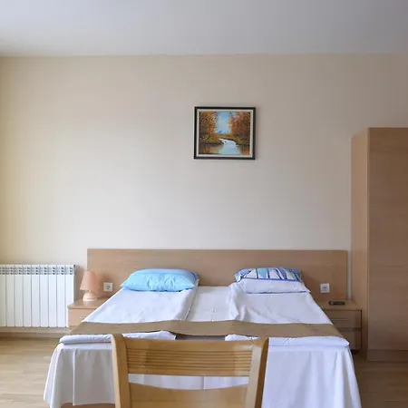 Lejlighedshotel Persey Flora 3*