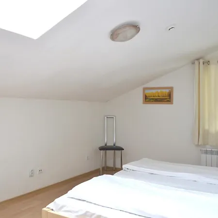 Persey Flora Hotel de apartamente Boroveț