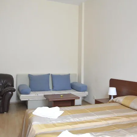 Lejlighedshotel Persey Flora 3*