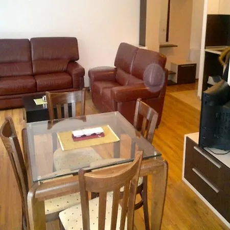 Persey Flora Hotel de apartamente Boroveț