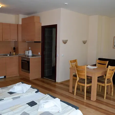 Persey Flora Hotel de apartamente 3*