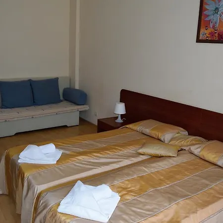 Persey Flora Hotel de apartamente 3*