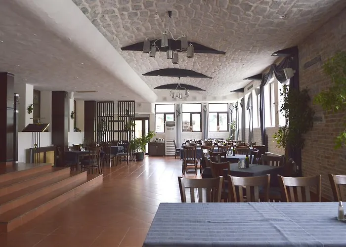 Persey Flora 3* Borowec