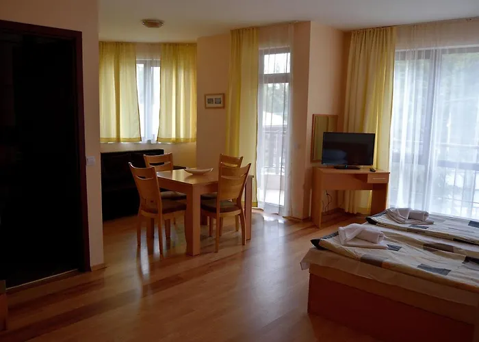 Persey Flora 3* Borowec